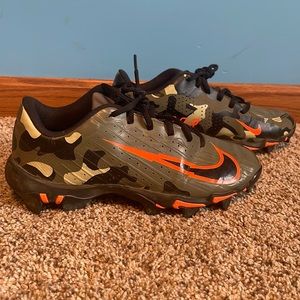 Youth soccer cleats